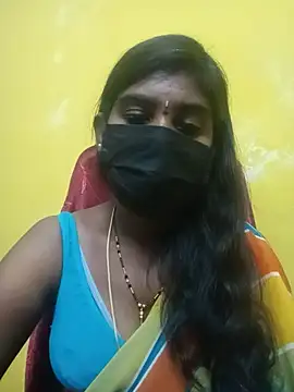 Keerthi_143 live cam on StripChat