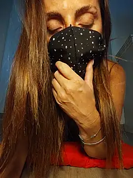 akemi_rossi (F mature) - Outdoor togliamo qualcosa