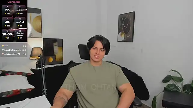 Thom_Ohtani live cam on StripChat