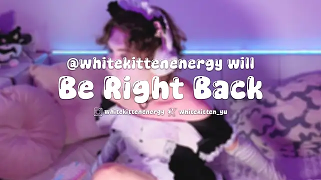 whitekittenenergy live cam on StripChat