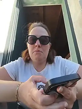zelda252 (F milf) - Déshabille moi 🥰😘😜