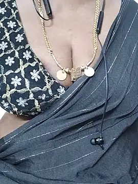 niki076_tamil live cam on StripChat