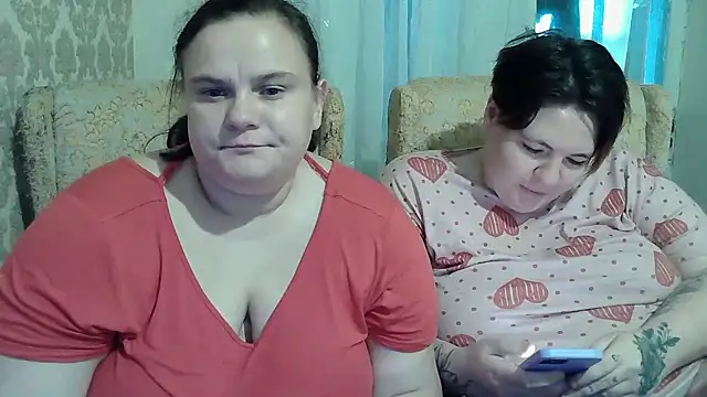 EmmaXKristall live cam on StripChat