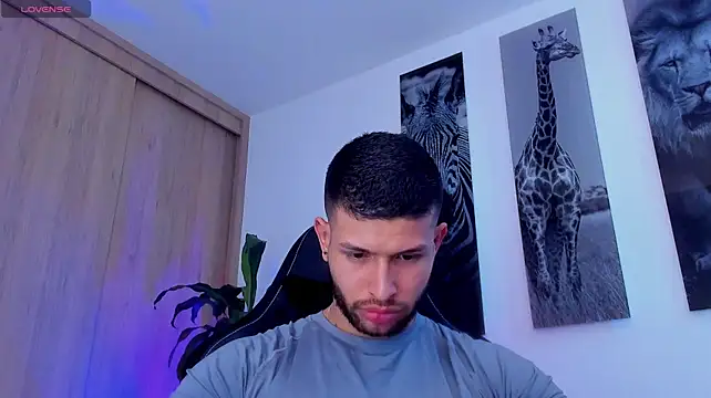 Santos_ramirez1 live cam on StripChat