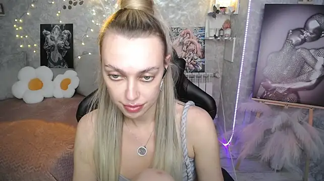 NickyAdamidi live cam on StripChat