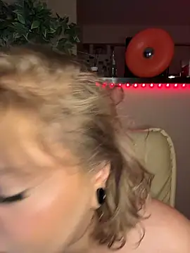 Vixen-Kiss live cam on StripChat