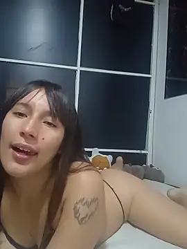CrystalLaurent live cam on StripChat