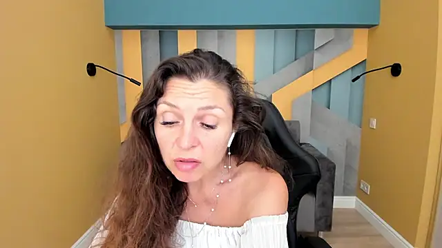 EllaLong live cam on StripChat