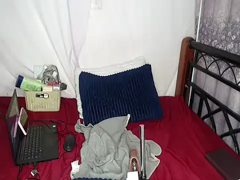 Whimsicalwillow live cam on StripChat