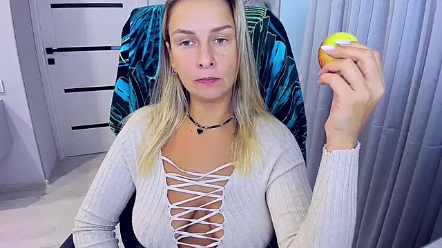 AlexiaDarren live cam on StripChat