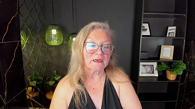 NataliMellow live cam on StripChat