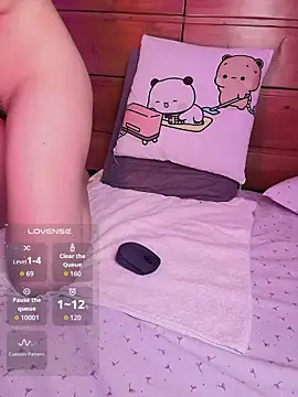 milena_kiitty live cam on StripChat
