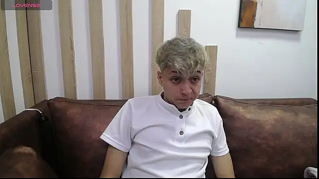 Ari_Stonne live cam on StripChat