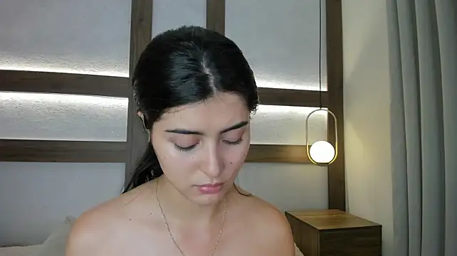 SarhaVega live cam on StripChat