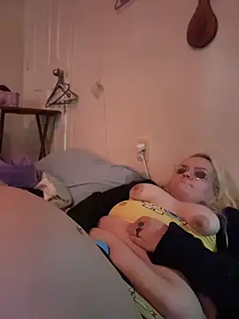 DaddysLakieBaby live cam on StripChat