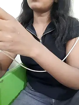 Navya6879 live cam on StripChat