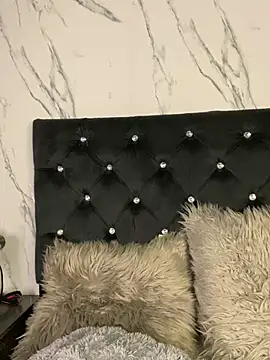 Val12777 live cam on StripChat