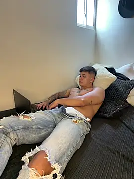 Christopher_strongg live cam on StripChat