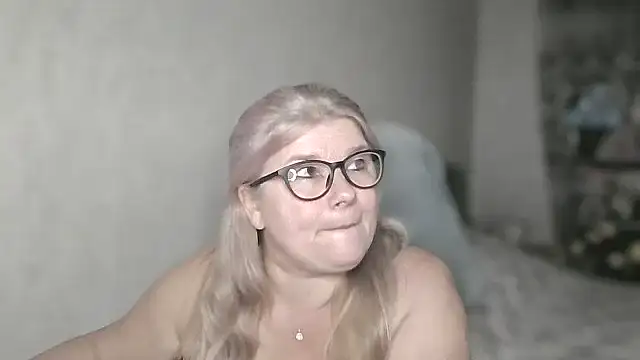 Diana_49 live cam on StripChat
