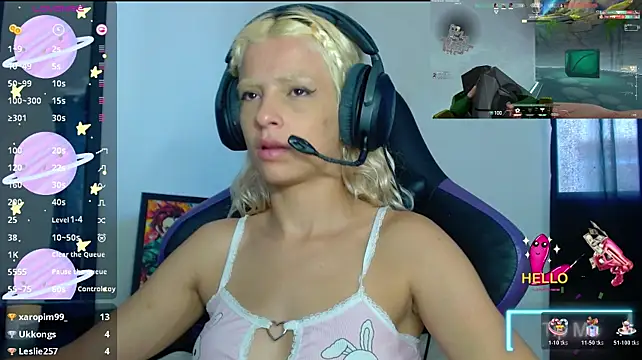 blondegamerr (F young) - show boobs