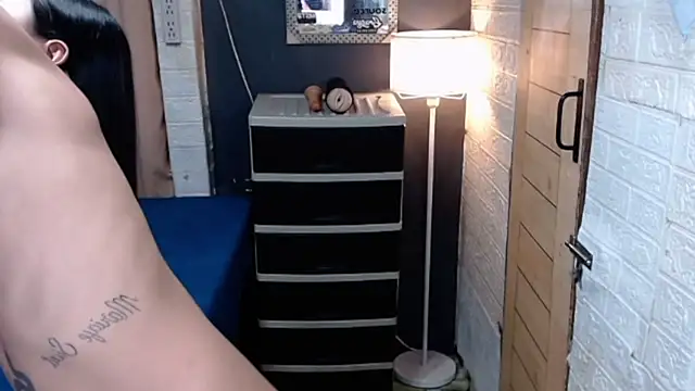 urTshugecock live cam