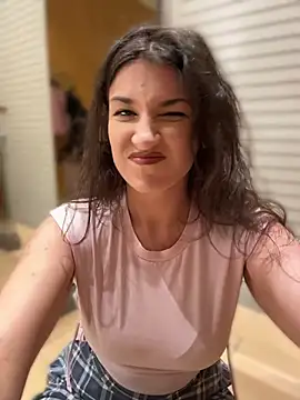 ScarletBloom_ live cam on StripChat