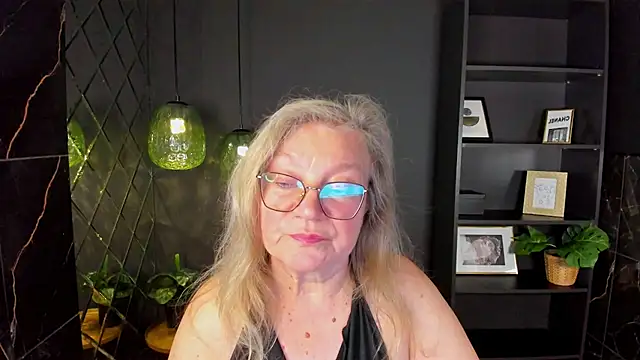 NataliMellow live cam on StripChat