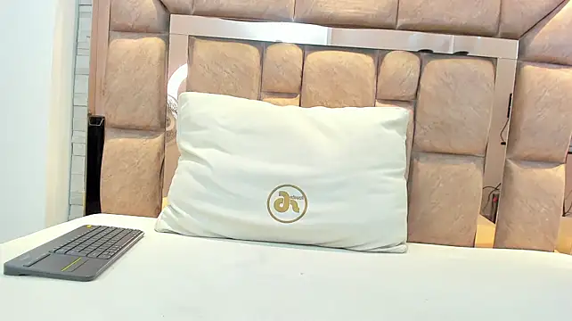 alice_romano live cam on StripChat