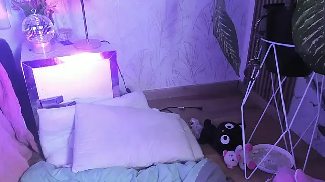 effy_kessler (F teen) - fuck machine for 5 minutes