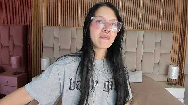 SophiieCalloway1 live cam on StripChat