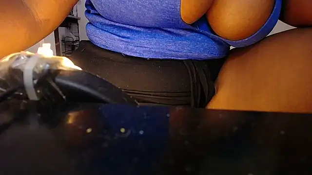 yselahot live cam on StripChat
