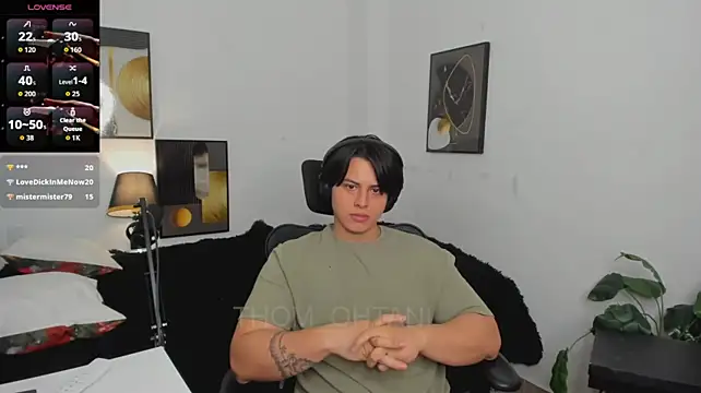 Thom_Ohtani live cam on StripChat