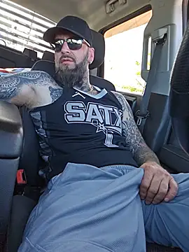 beardedtattood (Ask my age) - 😈 Get daddy's cock hard as fuck 😈