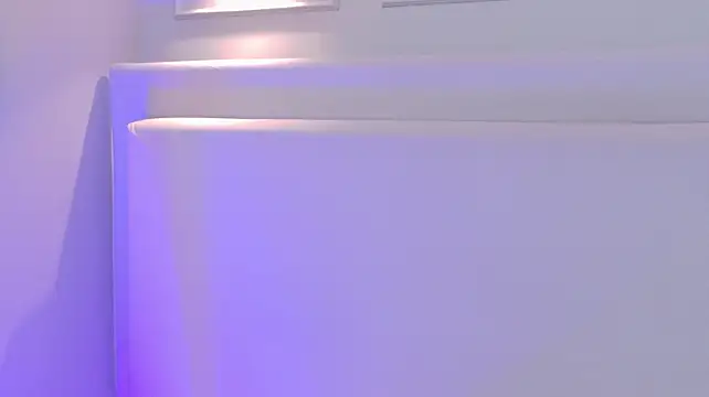 naomiklarc (F teen) - 😈Nipple squeeze😈