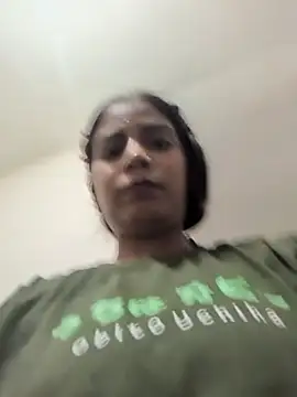 CocoCharm02 live cam on Stripchat