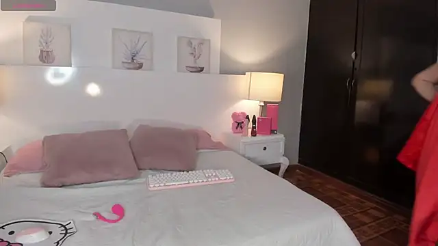 Emily_robertss1 live cam on StripChat
