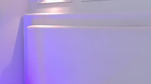 naomiklarc (F teen) - 😈Nipple squeeze😈
