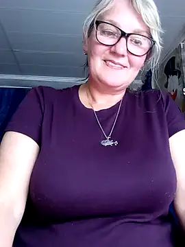 irinamaux live cam on StripChat