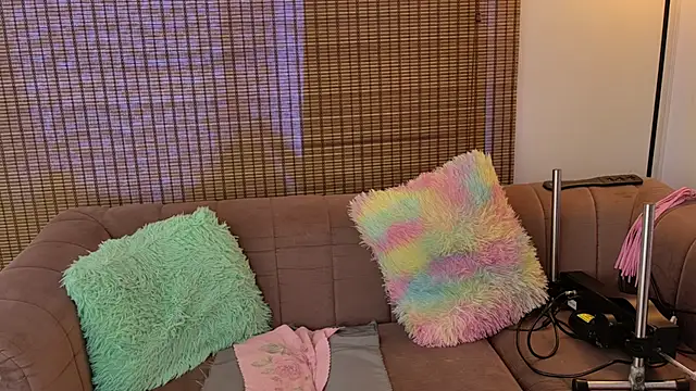 ariana_cross live cam on StripChat