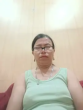 Chilly-wet live cam on StripChat