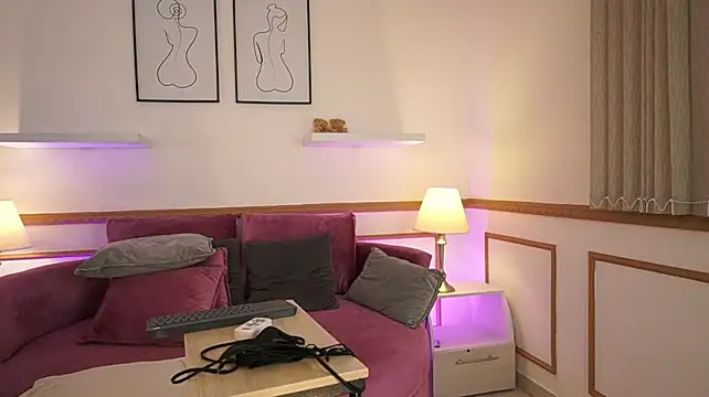 ConnyJenner live cam on StripChat