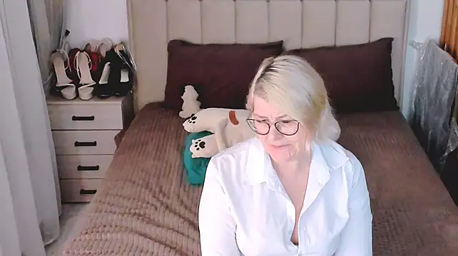 sabrinamacmarren live cam on StripChat