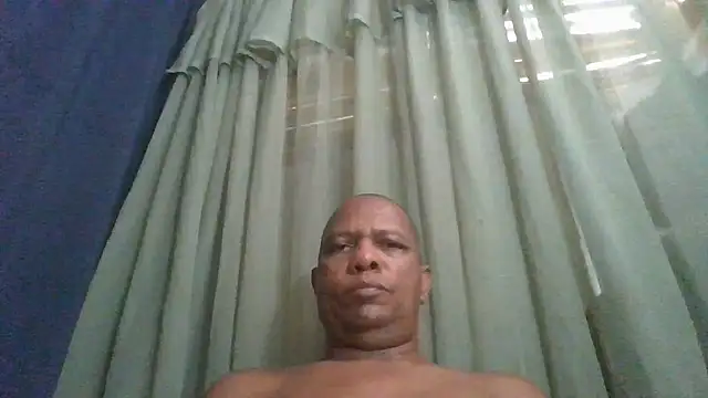 bigblackcock75 live cam on StripChat