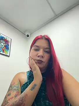 JulianaDiiaz live cam on StripChat