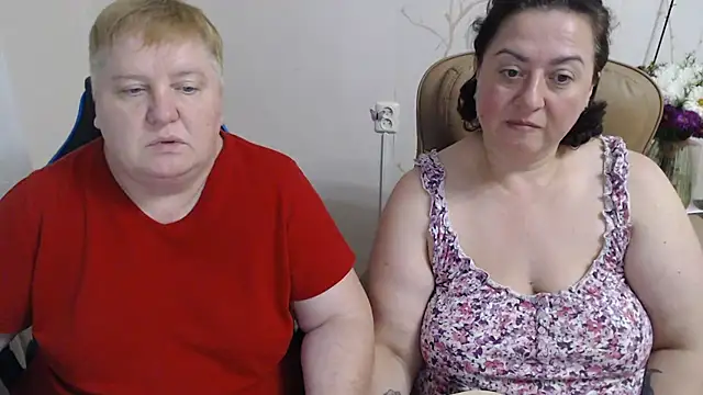 lindy-jeanie (G milf) - boobs and ass 2 women
