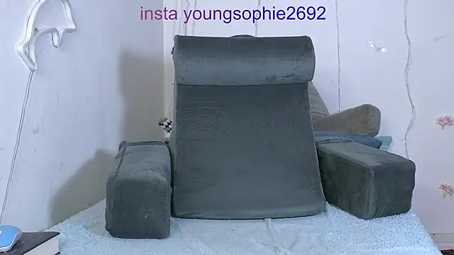 youngsophie (F young) - win a video