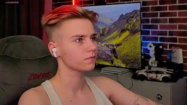 jean_willson (F teen) - breast massage close to the camera