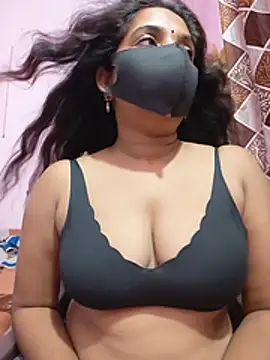 sassy_kinjal (F young) - Oil on boobs