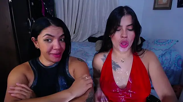 Sharlottee live cam on StripChat