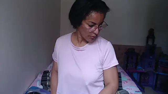 kateleyagrey live cam on StripChat